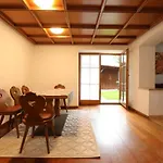 Fantastic Garden Friends & Family Apartment
